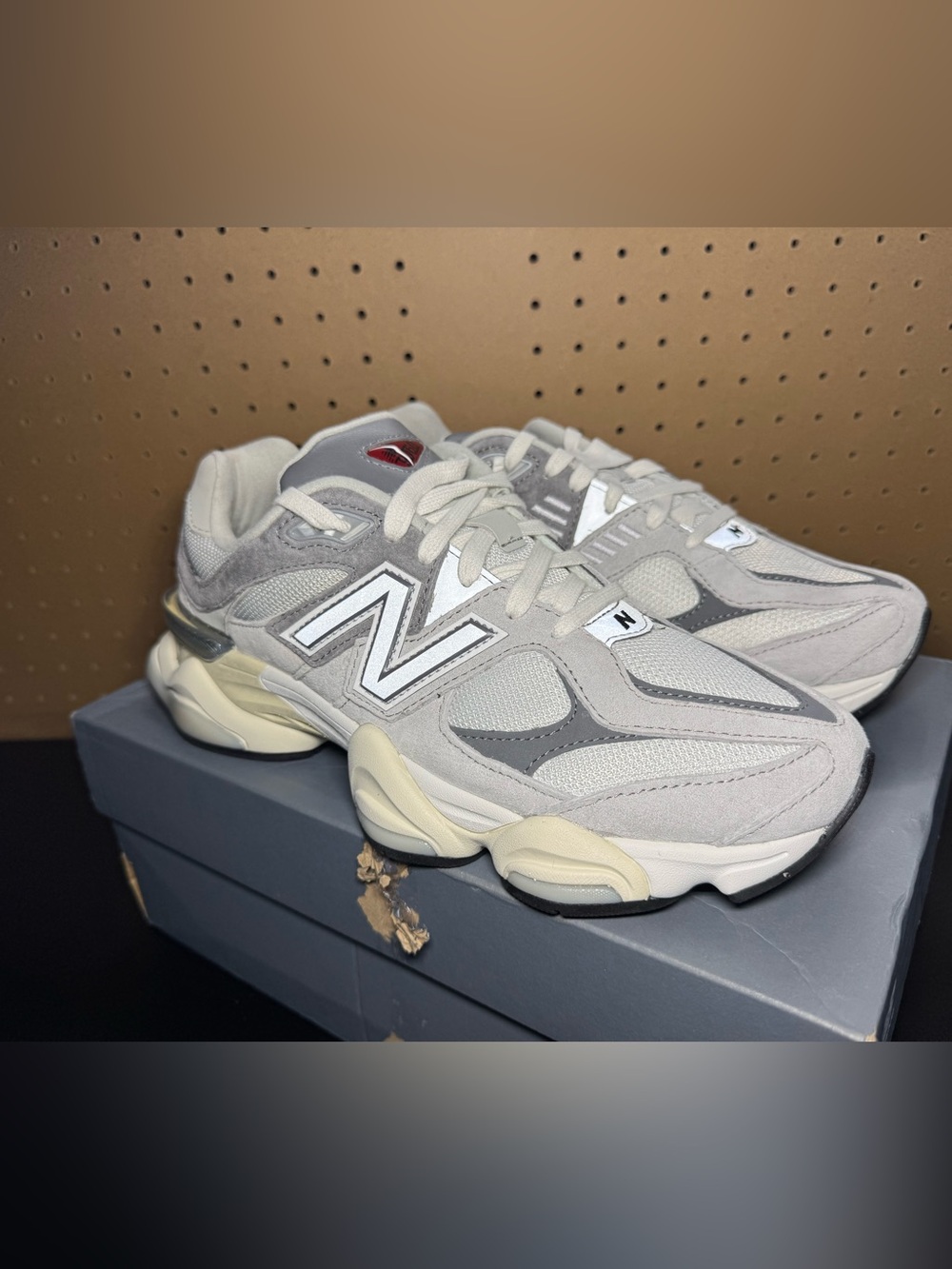 New Balance Men's Light Grey and Cream 9060 Runner